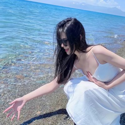 热裤荡女